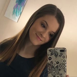 Meet your Posher, Hollie